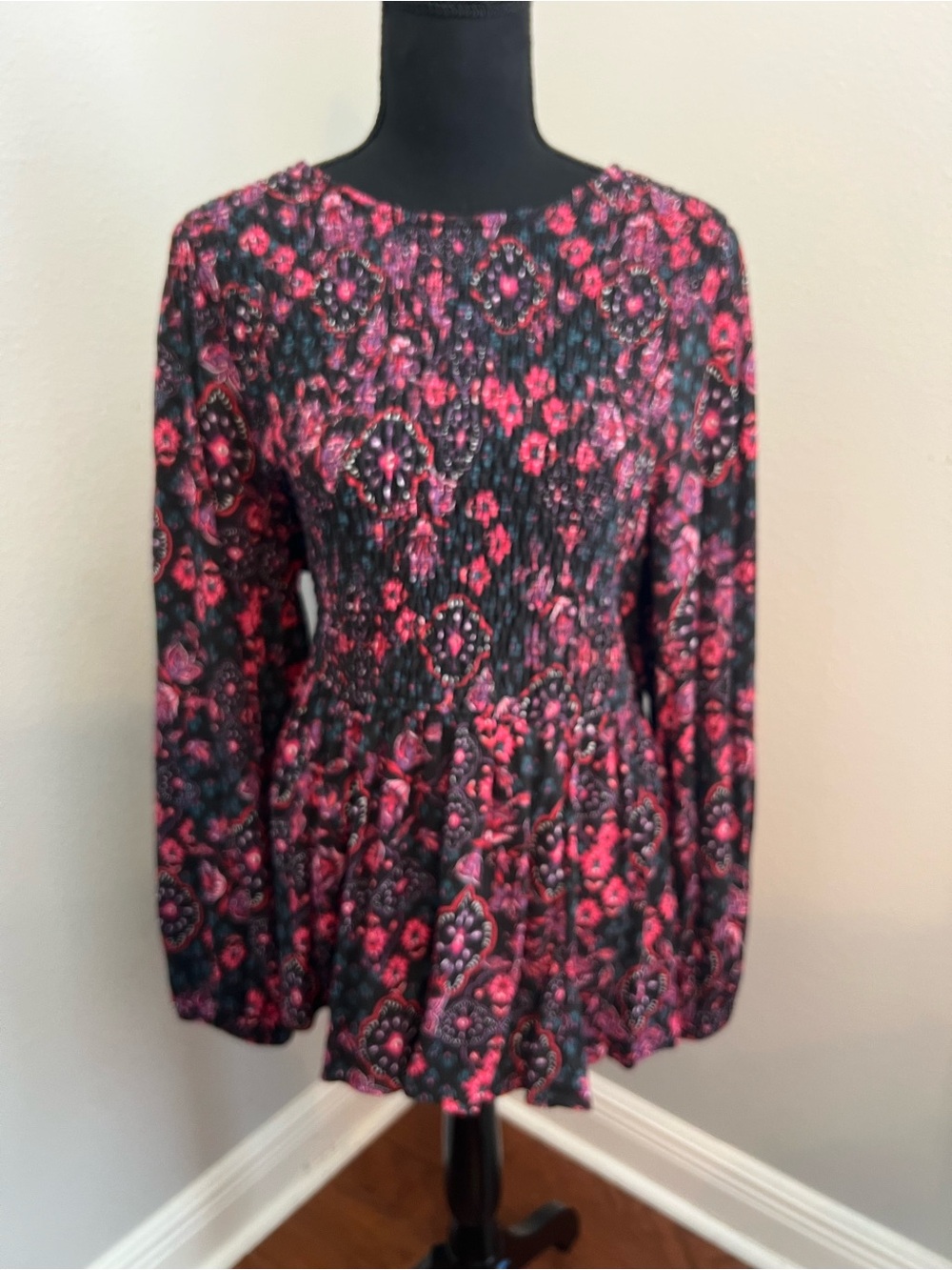 Torrid Black Top with Pink & Teal Floral Print Size 1 (14/16)